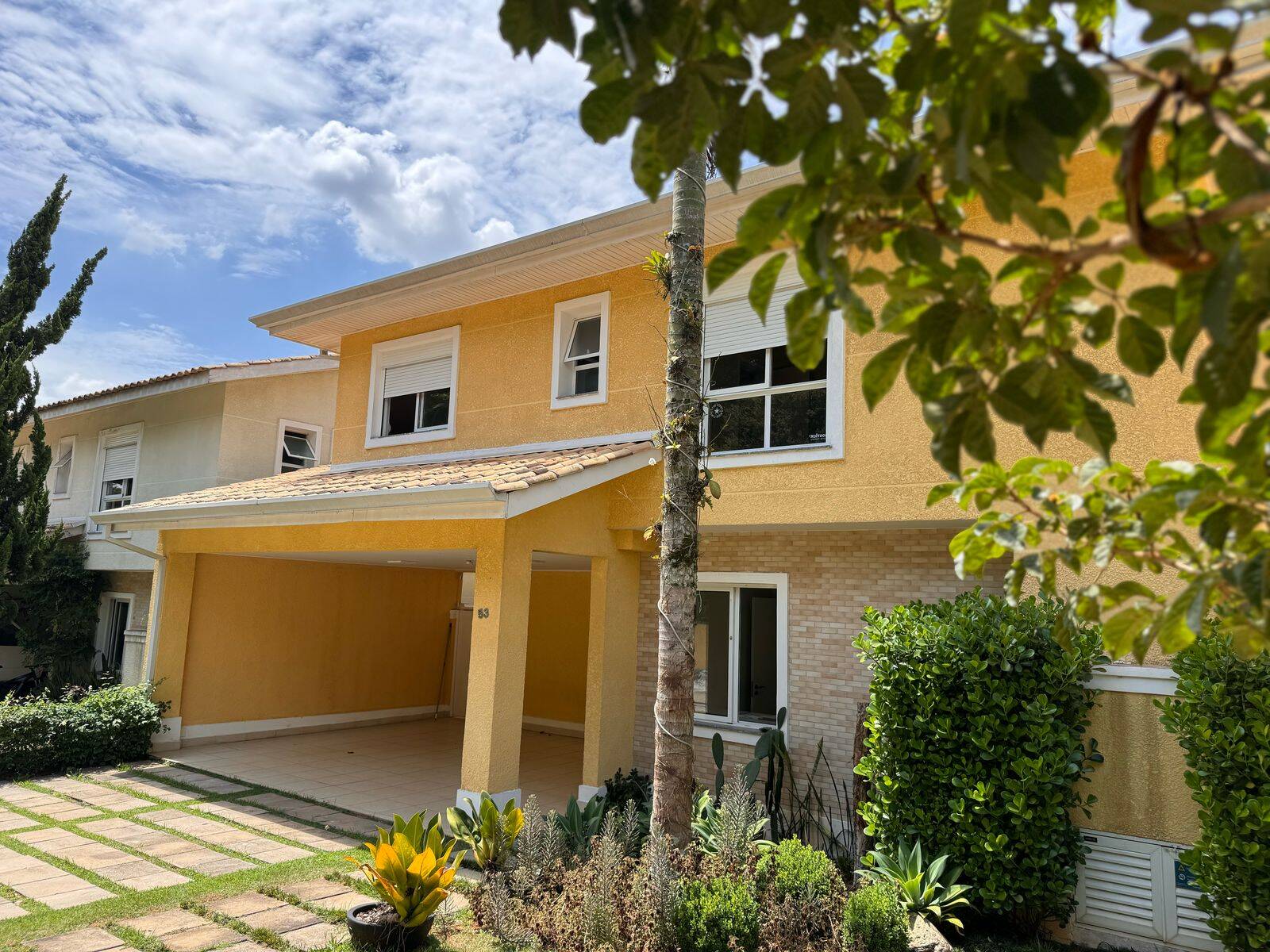 Casa de Condomínio à venda e aluguel com 4 quartos, 320m² - Foto 2