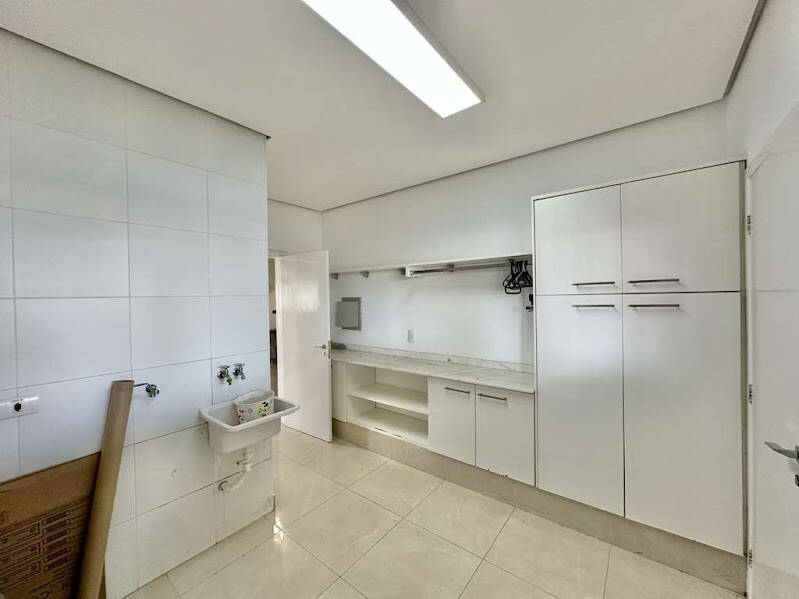 Casa de Condomínio à venda e aluguel com 4 quartos, 358m² - Foto 42