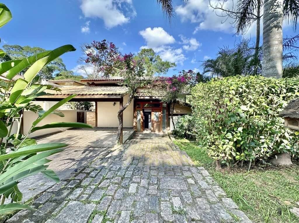 Casa de Condomínio à venda com 5 quartos, 321m² - Foto 1