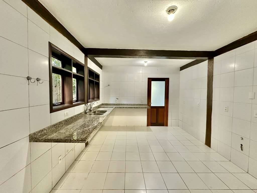 Casa de Condomínio à venda com 5 quartos, 321m² - Foto 17